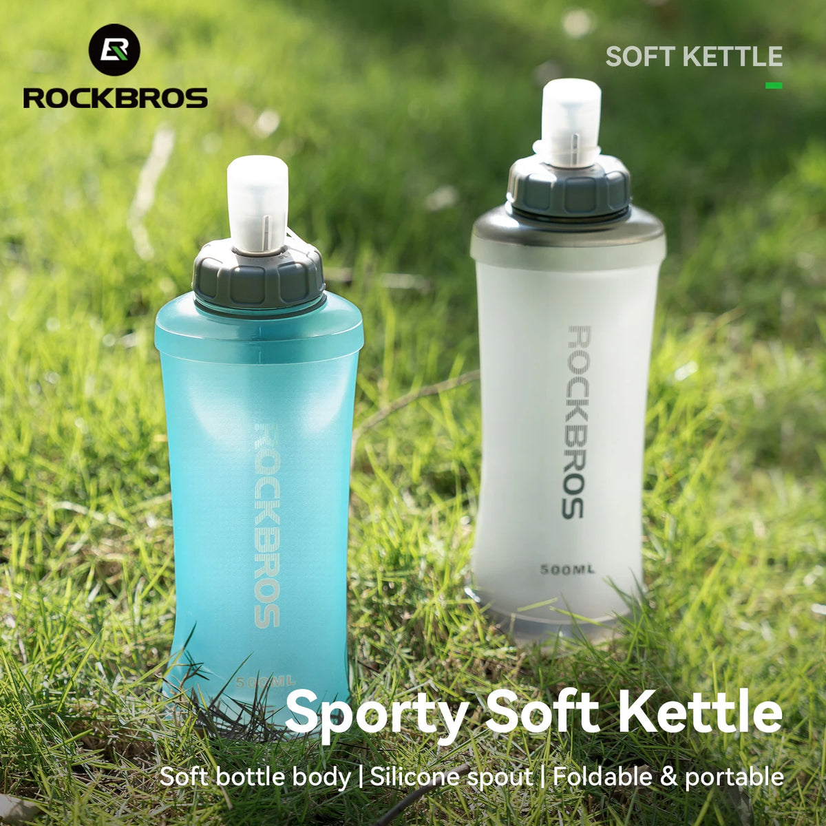 Una botella deportiva de silicona transparente con un pico blanco, mostrada al aire libre sobre césped verde.