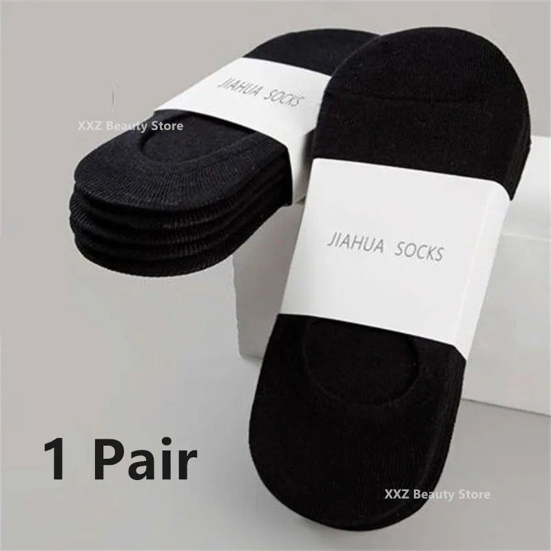 A pair of black boat socks with white labels displayed on a white background.