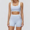 Hellblaue Damen-Yoga- und Gym-Trainingsanzug mit Crop-Top und passenden Shorts.