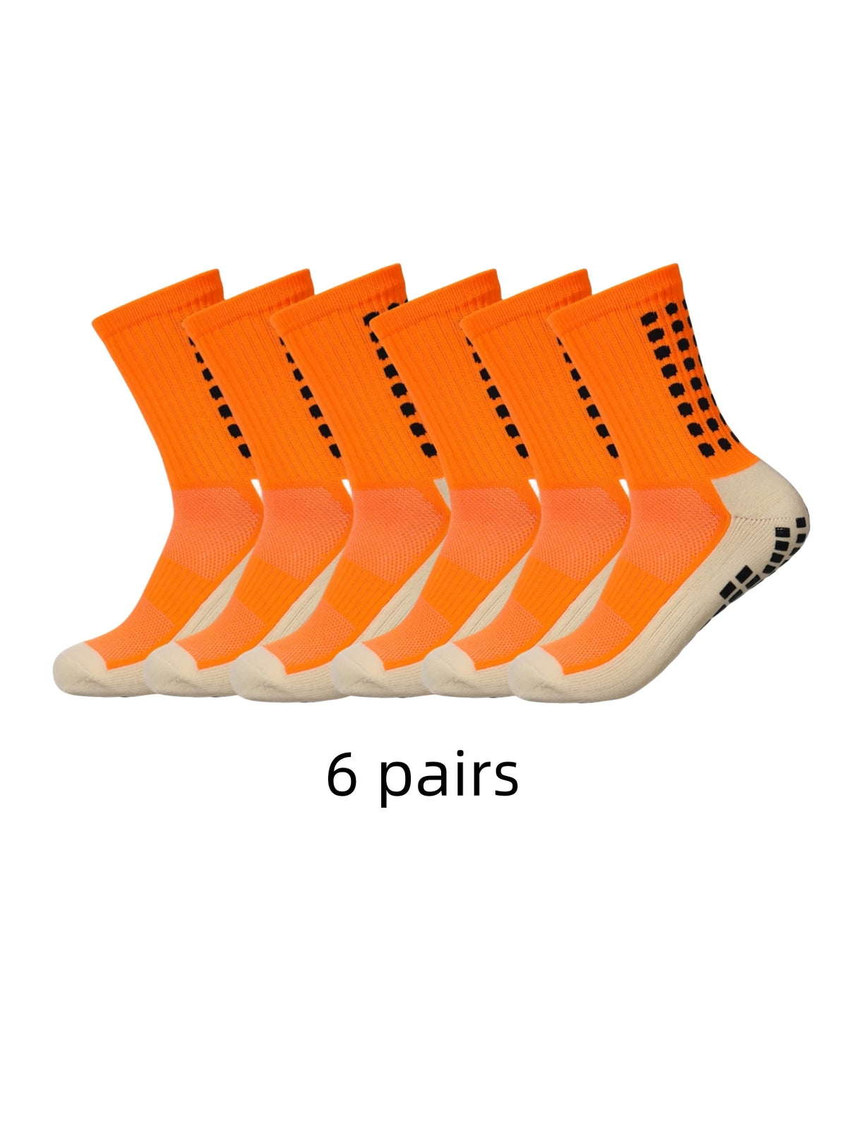 Sechs Paar leuchtend orange und weißer Sportstrümpfe mit rutschfester Performance in einer Reihe.