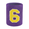 Bracelet tricoté violet avec le chiffre six jaune brodé