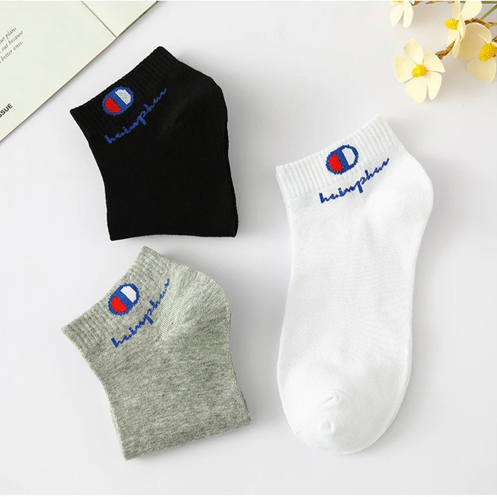 A set of men's classic black and white ankle socks featuring the hempham logo.