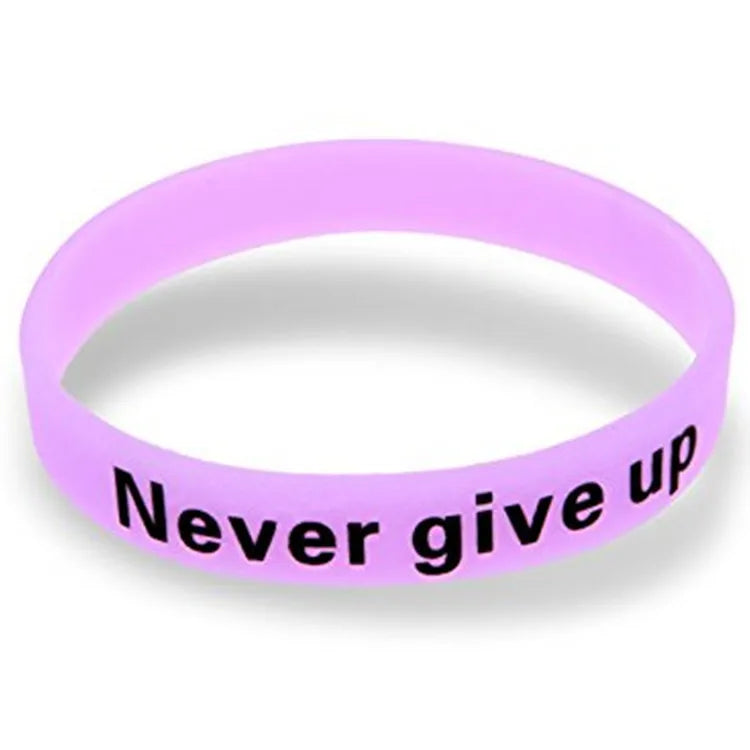 Bracelet silicone violet avec le texte Ne renonce jamais dessus.