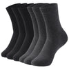 Une pile de chaussettes noires à col verticole.