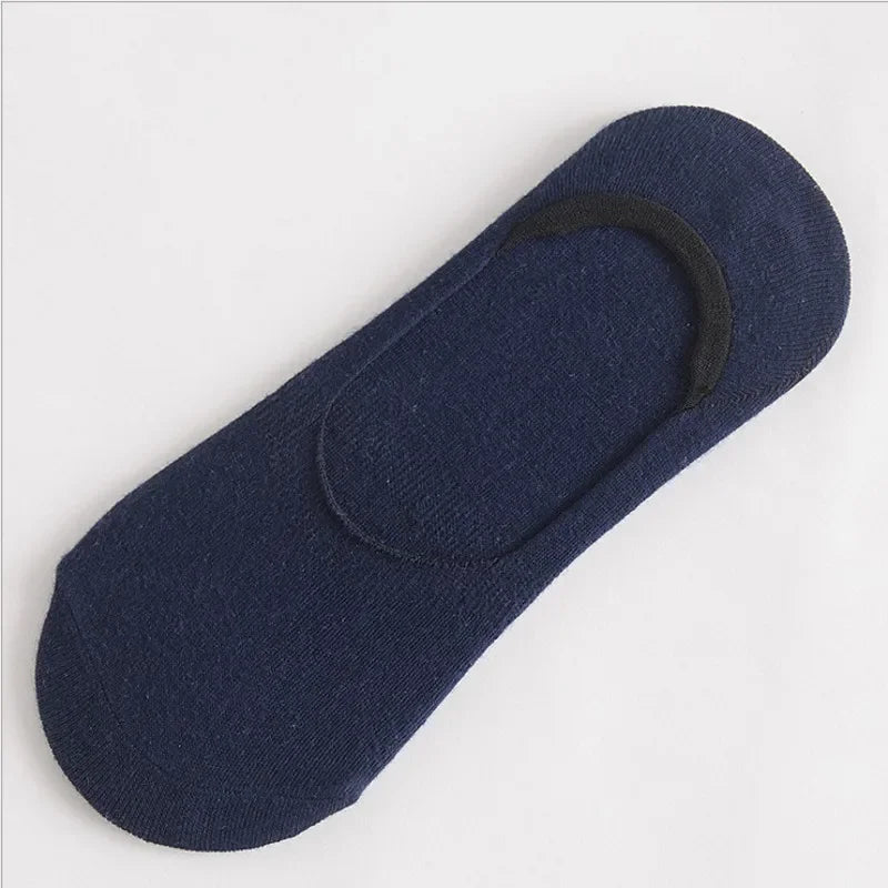 Chaussette invisible en silicone bleu marine et respirante pour hommes, vue de dessus.