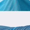 Une serviette microfibre bleue drapée et dégoulinante, avec un ballon blanc suspendu au-dessus.