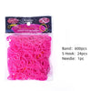 Paquete de bandas elásticas rosadas con ganchos S y una aguja para hacer pulseras