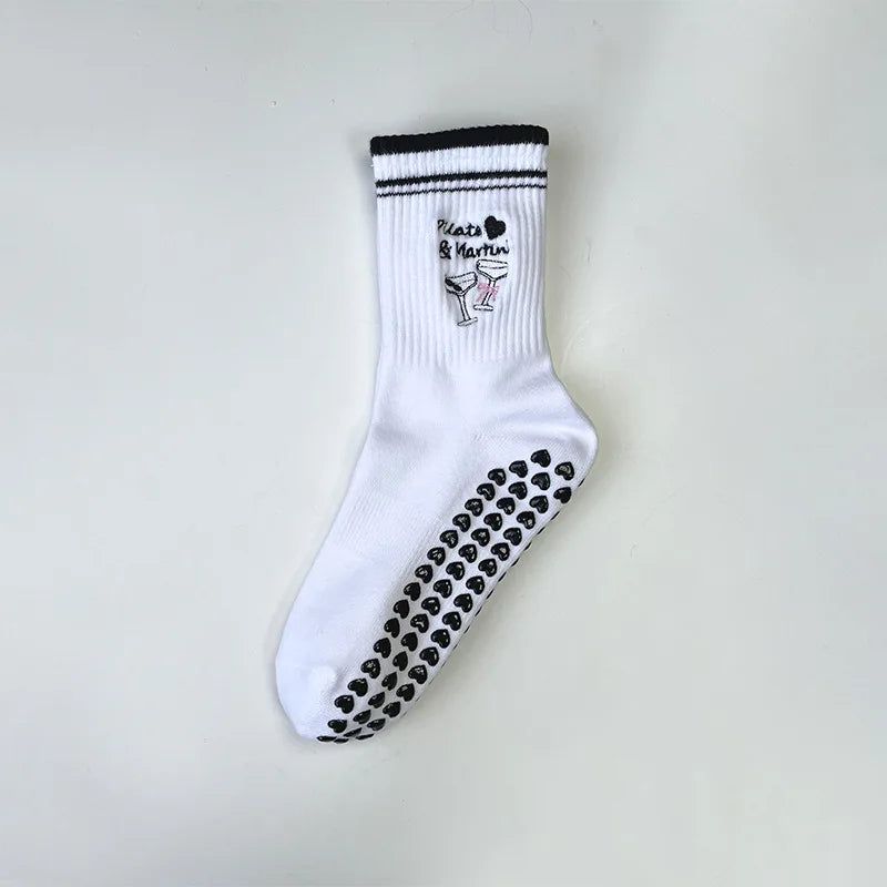Chaussettes de yoga blanches avec broderie noire et motif antidérapant