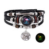 Pulsera de cuero negro con cuentas y un colgante de plata del signo de Cáncer.