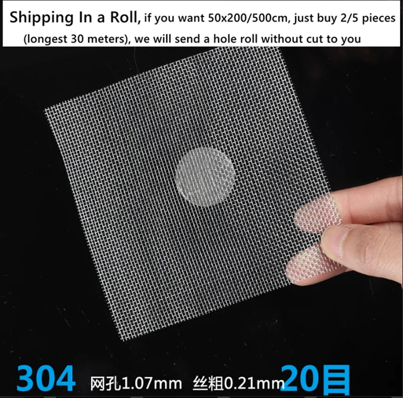 Une grille de fil de tressage en acier inoxydable 304 tenue par une main.