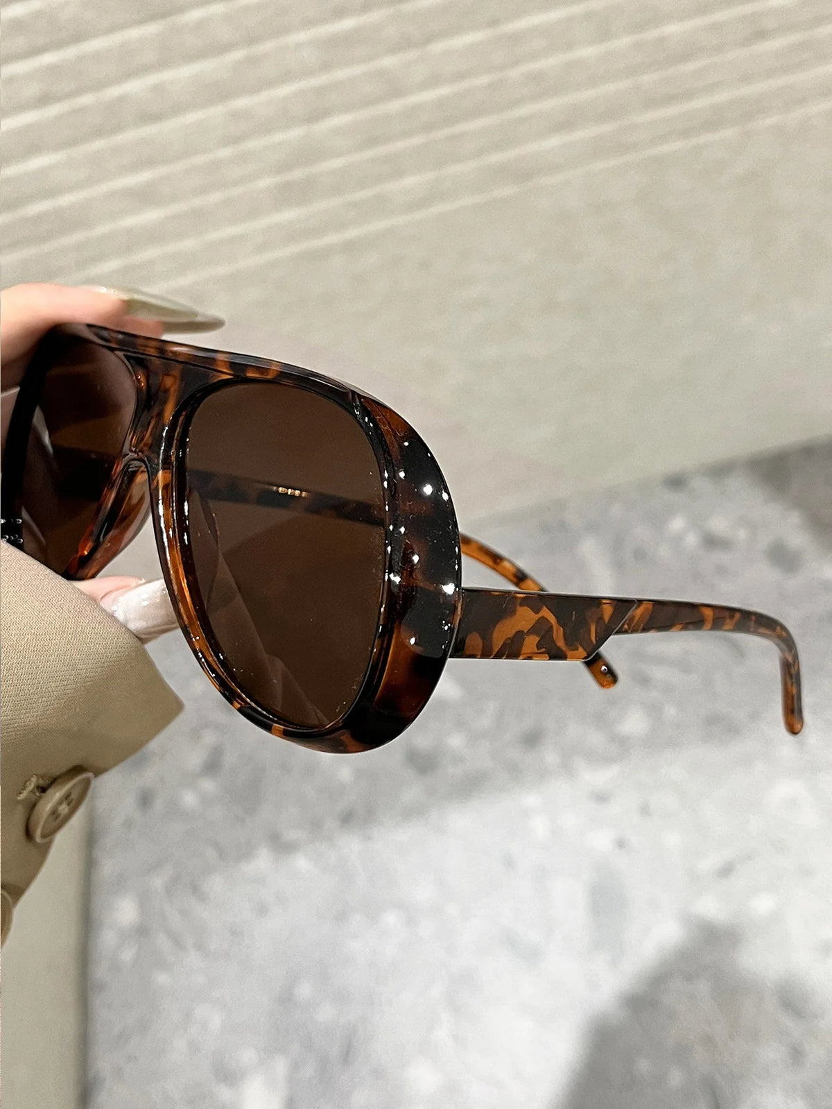 Vintage Oversized Pilot Sunglasses with UV400 Protection
