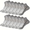 Un paquete de calcetines deportivos grises para hombre transpirables, mostrados en fila.