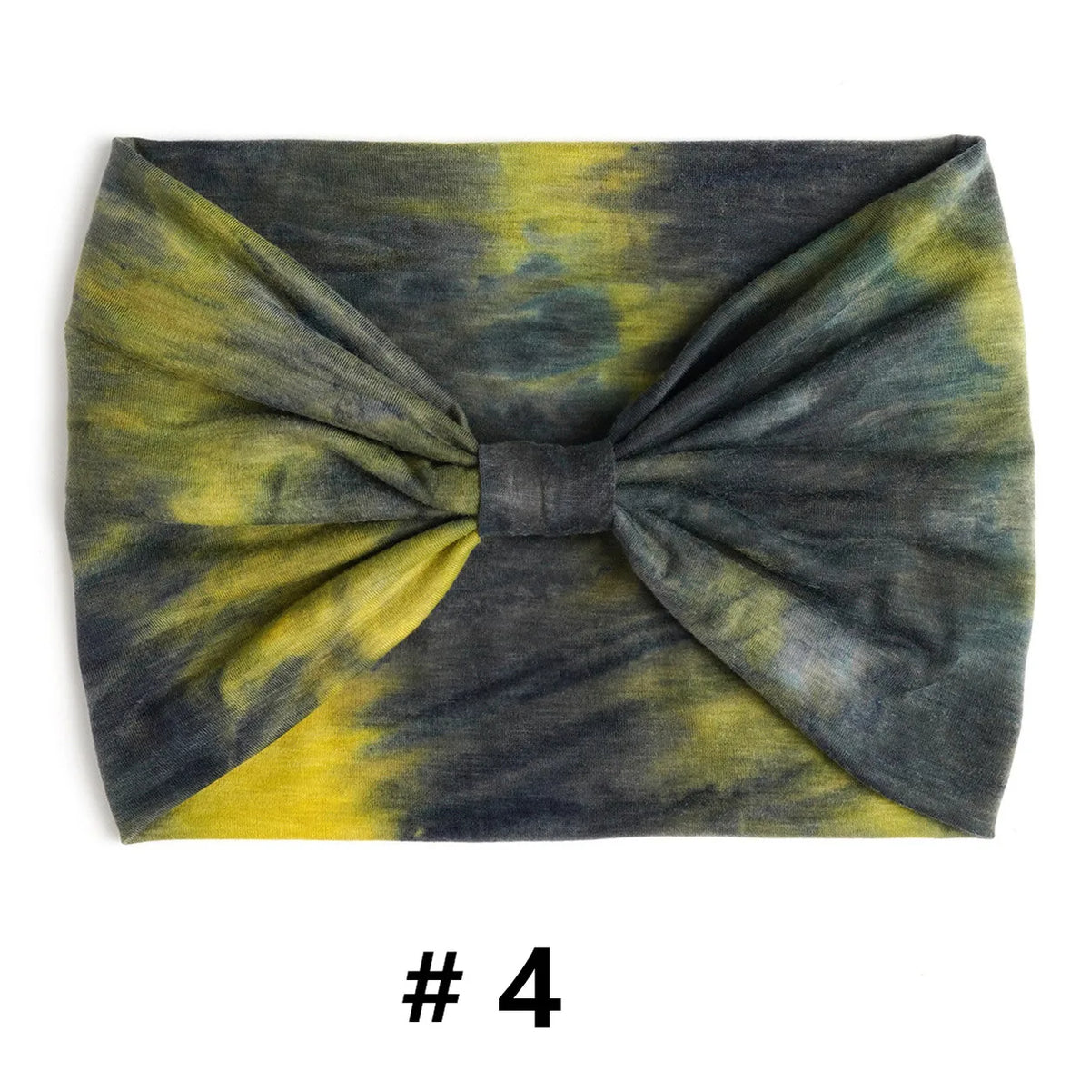 Un bandeau en coton tie-dye gris et jaune noué en nœud.