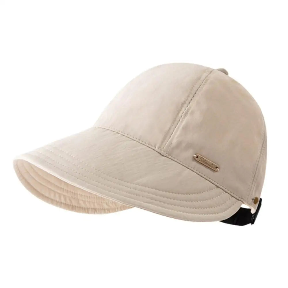 Gorra de béisbol de ala ancha beige con protección UV, vista de lado.