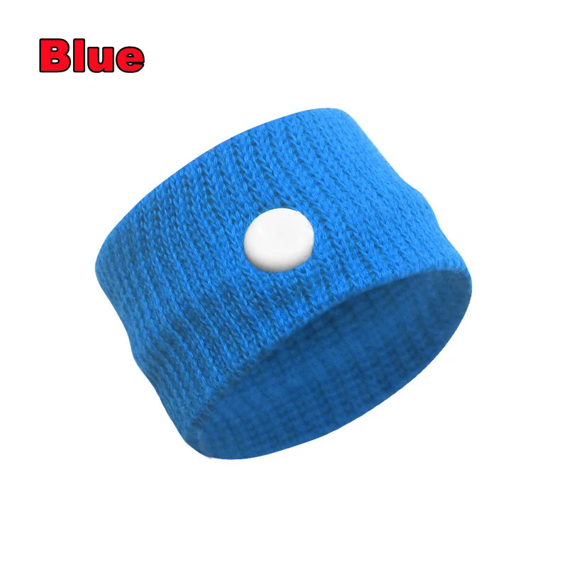 Pulsera de punto azul para comodidad durante viajes.