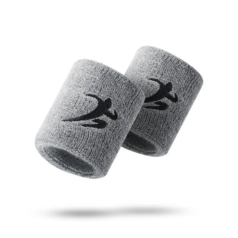 Ein Paar grauer Strick-Sportarmbänder mit schwarzem Silhouetten-Design.