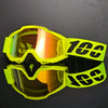 Un par de gafas de motocross de color amarillo neón con monturas negras y lentes tintados en naranja.