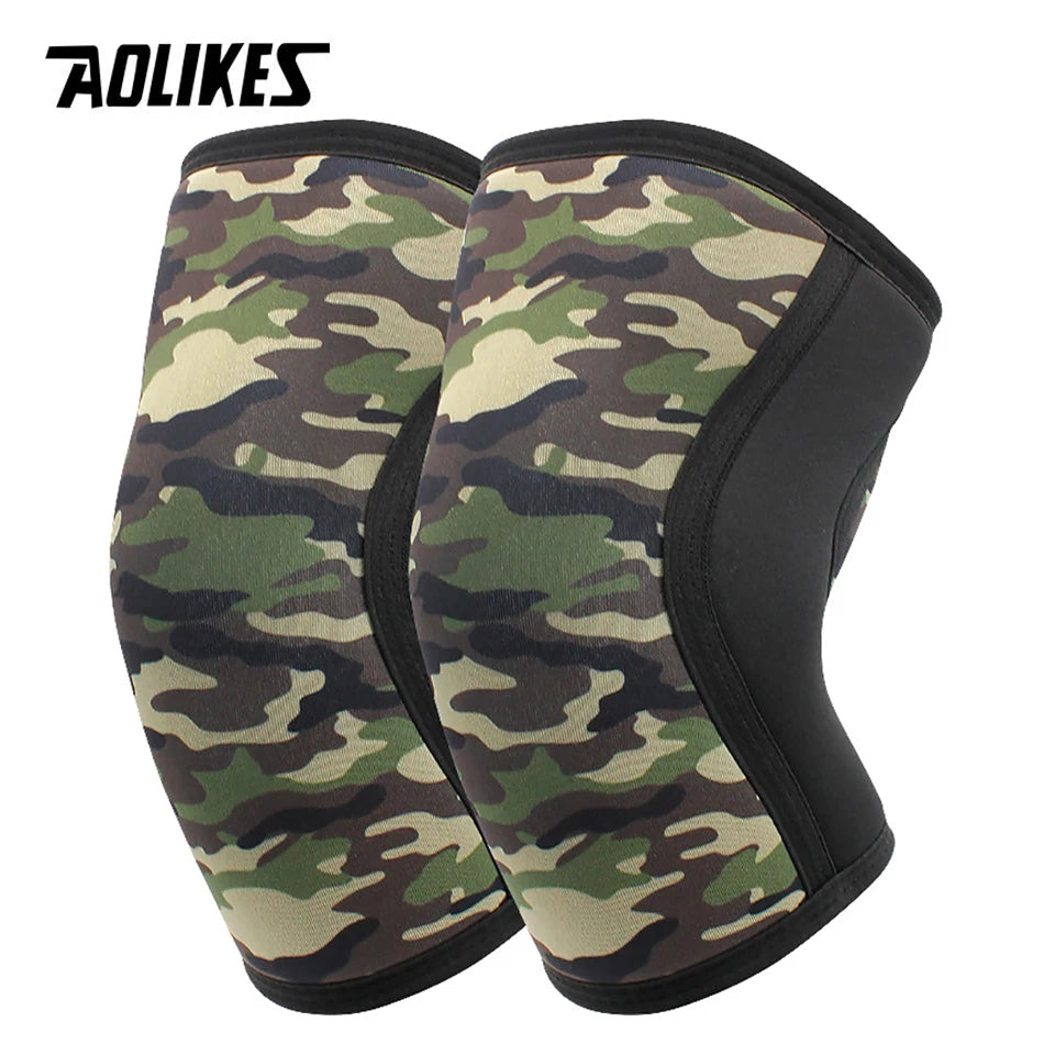 Pair of camouflage patterned knee sleeves for weightlifting and squats