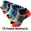 Un paquet de dix paires de chaussettes de sport basses, respirantes et multicolores, présentées en rangée.