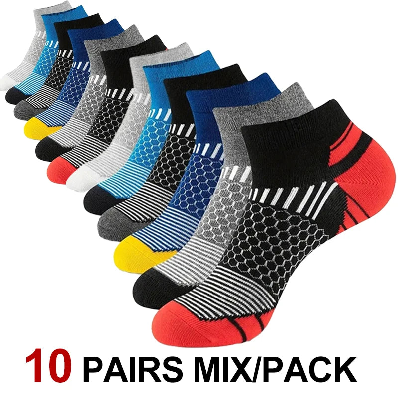 Un paquet de dix paires de chaussettes de sport basses, respirantes et multicolores, présentées en rangée.