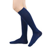 Un par de calcetines hasta el muslo azul marino para mujer