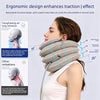 Una mujer lleva un collar de tracción con almohada ergonómica para la columna cervical.