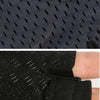 Gants de cyclisme et de fitness noirs respirants, montrant la texture du tissu maillé au poignet.