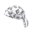 Weiße Bandana mit schwarzem Paisley- und Blumenmuster als atmungsaktiges UV-Sport-Headband für Herren