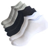 Ein Stapel von Mehrfach-Knöchelsocken in verschiedenen Graustufen, Schwarz und Weiß.
