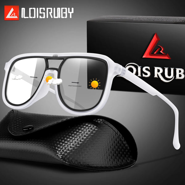 Un par de gafas de ciclismo fotochromicas blancas y una funda protectora negra