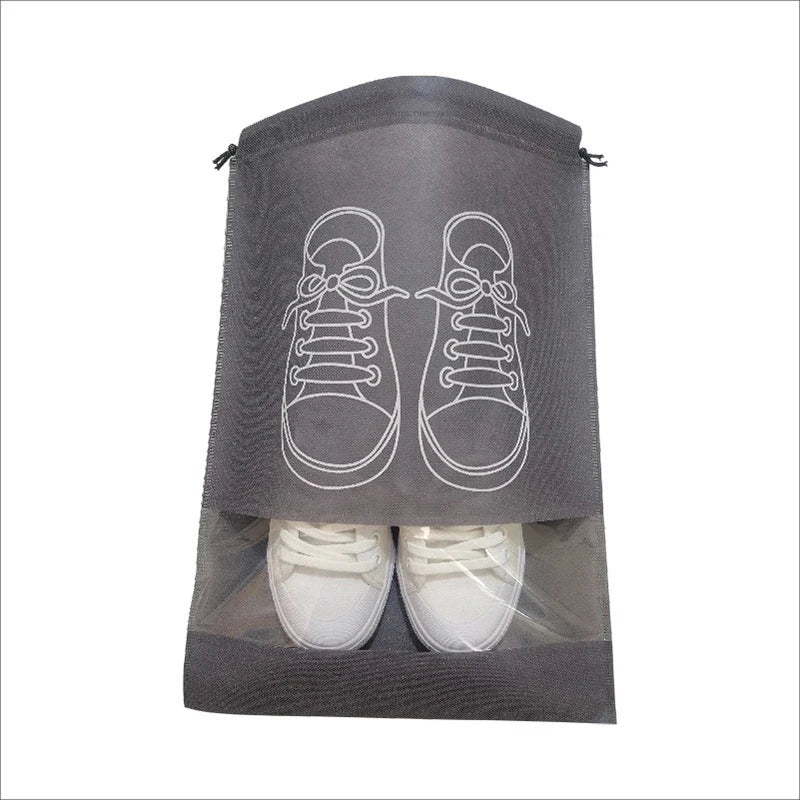 A clear plastic shoe storage bag with a gray non-woven fabric sleeve and a white outline of a shoe.
