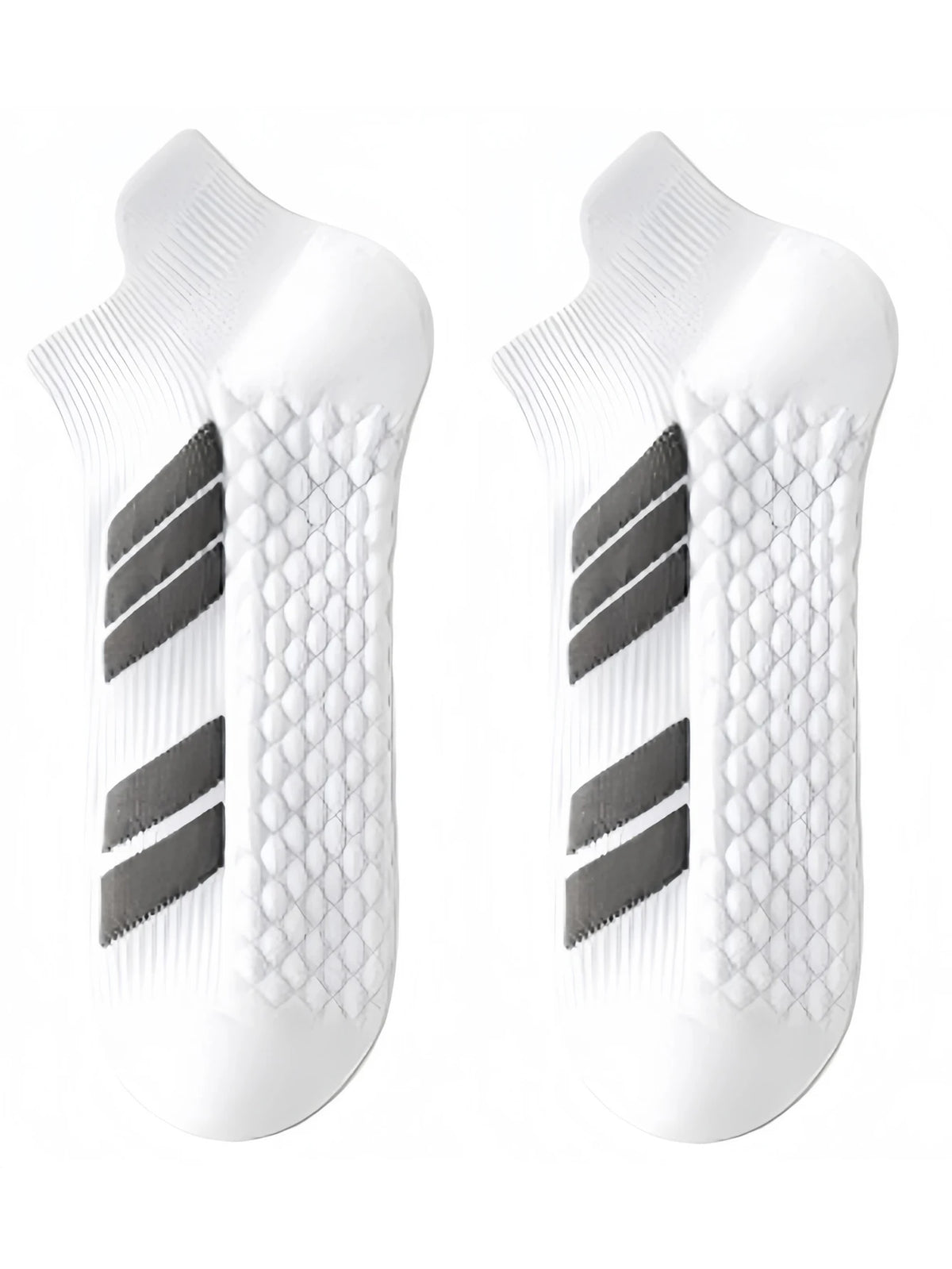 Une paire de chaussettes de sport blanches avec des rayures grises et un motif texturé.