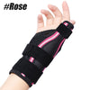 Appui-pouce réglable noir et rose pour le soutien articulaire porté sur la main.