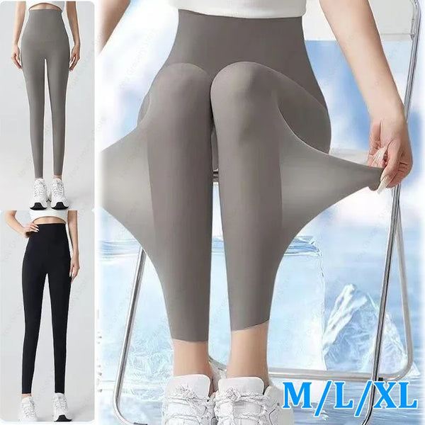 Leggings de piel de tiburón gris para verano mostrados en una modelo, destacando el ajuste y el diseño.