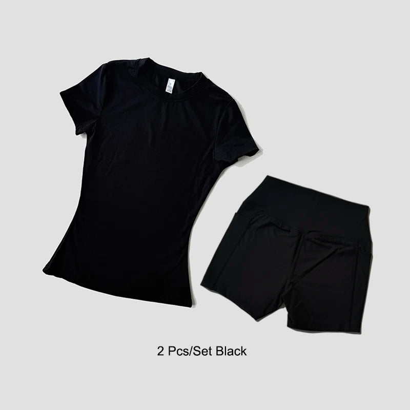 Conjunto de yoga negro de cintura alta para mujer, con top de manga corta y shorts a juego.