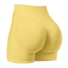 Un short de yoga sans couture jaune taille haute, vu de face.