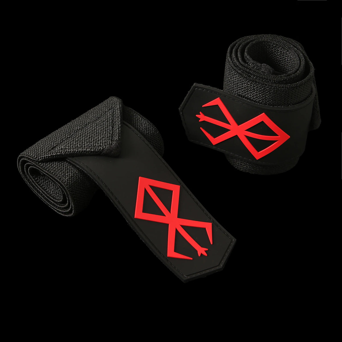 Bandes de poignet noires robustes avec un motif rouge croisé, présentées enroulées et plates.