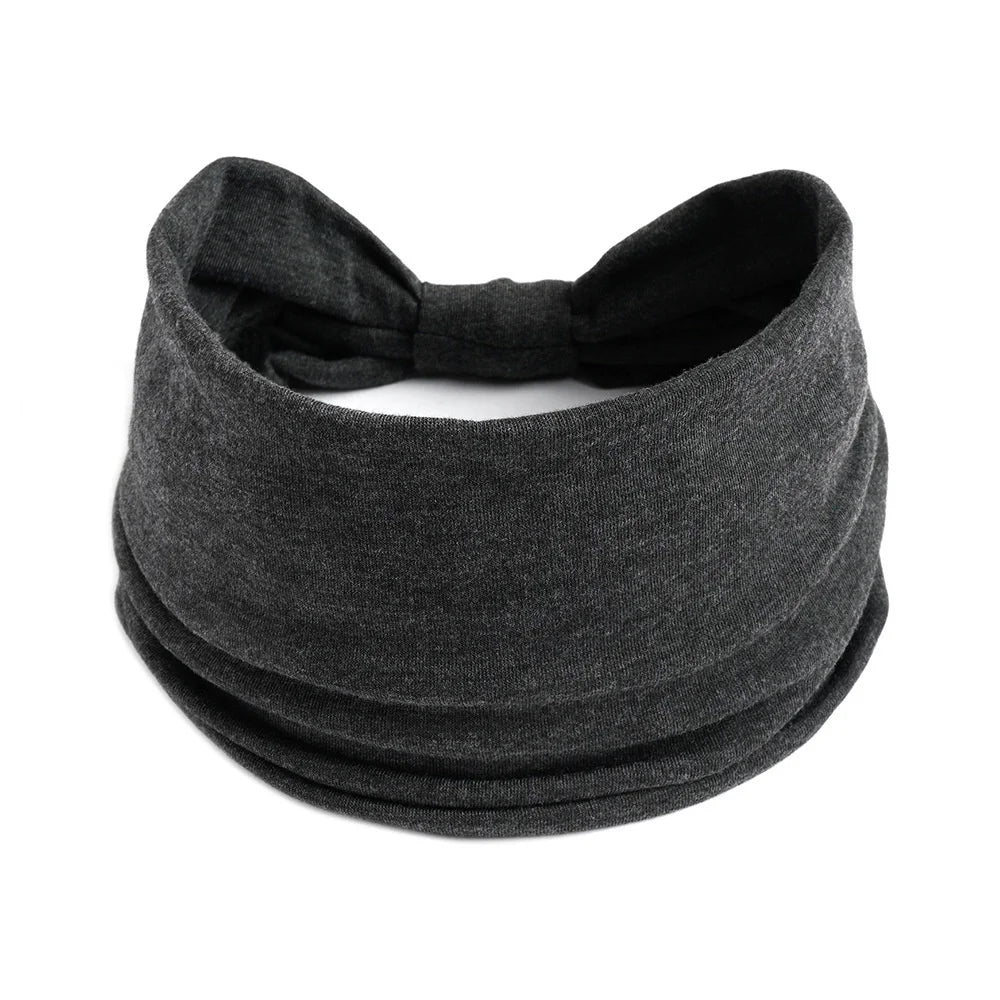 Un foulard en coton boho noir noué en nœud, montré à plat.