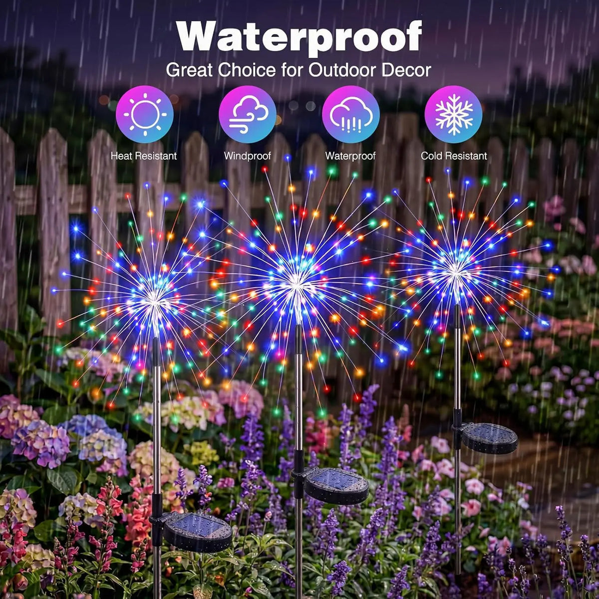Exhibición de luces de hadas y bengalas coloridas iluminando un camino de jardín exterior con flores y vegetación.