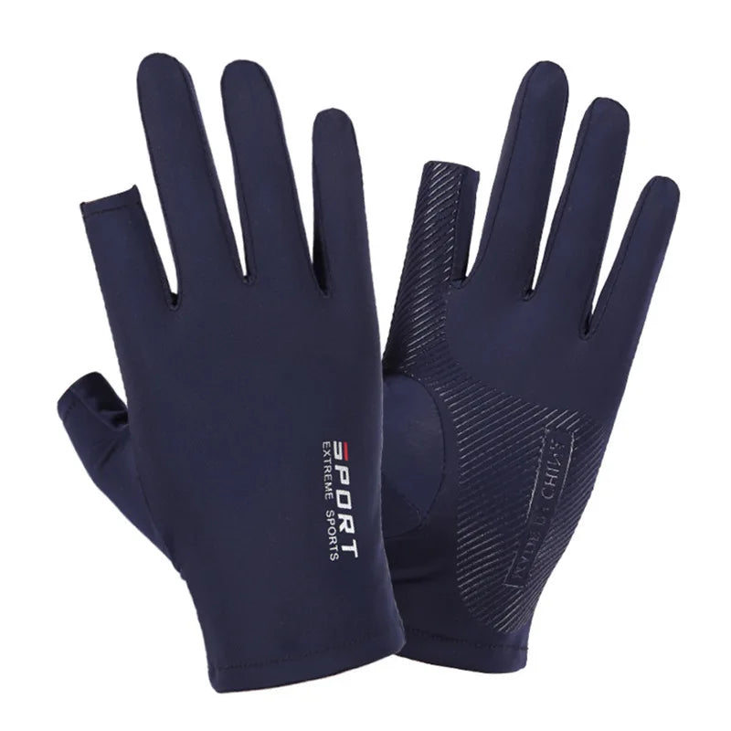 Ein Paar dunkelblaue Sport- und Rennhandschuhe für das Angeln, vor weißem Hintergrund.