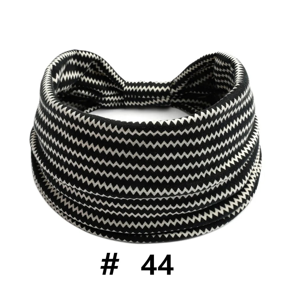 Black and white patterned knitted headband for yoga or workout