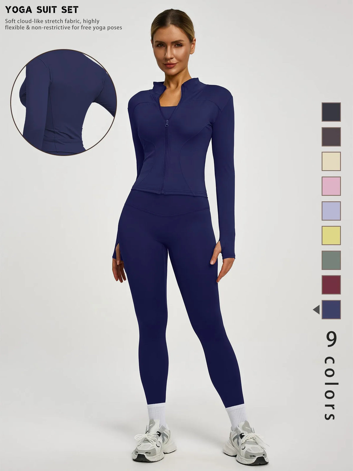 Eine Frau modelliert ein dunkelblaues Yoga-Set mit langärmeligem Oberteil und Leggings.