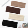Un paquete de cuatro bandas elásticas para el cabello en marrón, marrón oscuro, beige y negro.