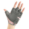 Guantes de ciclismo grises y transpirables tipo medio dedo para mountain bike, puestos en una mano