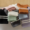 Colección de calcetines de yoga y pilates sin deslizamiento para mujer doblados en varios colores como rosa, beige, blanco, n