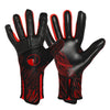 Un par de guantes de portero negros y rojos para fútbol o soccer