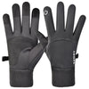 Une paire de gants de sport pour le cyclisme noirs, présentés sur un fond blanc.