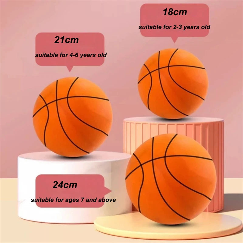 Ballons de basketball en mousse orange de différentes tailles présentés sur un fond clair.