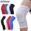 Un juego de rodilleras cómodas en varios colores, incluyendo rojo, azul, negro y blanco, para deportes y fitness.