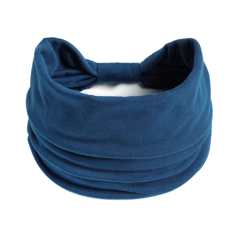 Foulard en tissu bleu marine noué en nœud, adapté pour les cheveux et le style.
